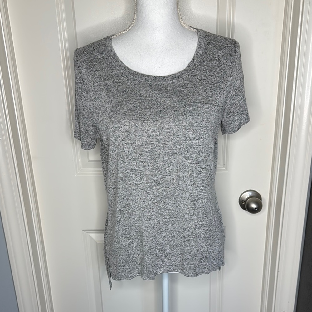 The Limited Gray Fitted Short Sleeve T-Shirt size medium